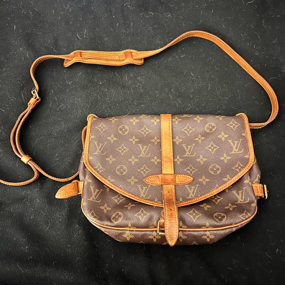 Louis Vuitton Saumer 30 Cross Body Bag
